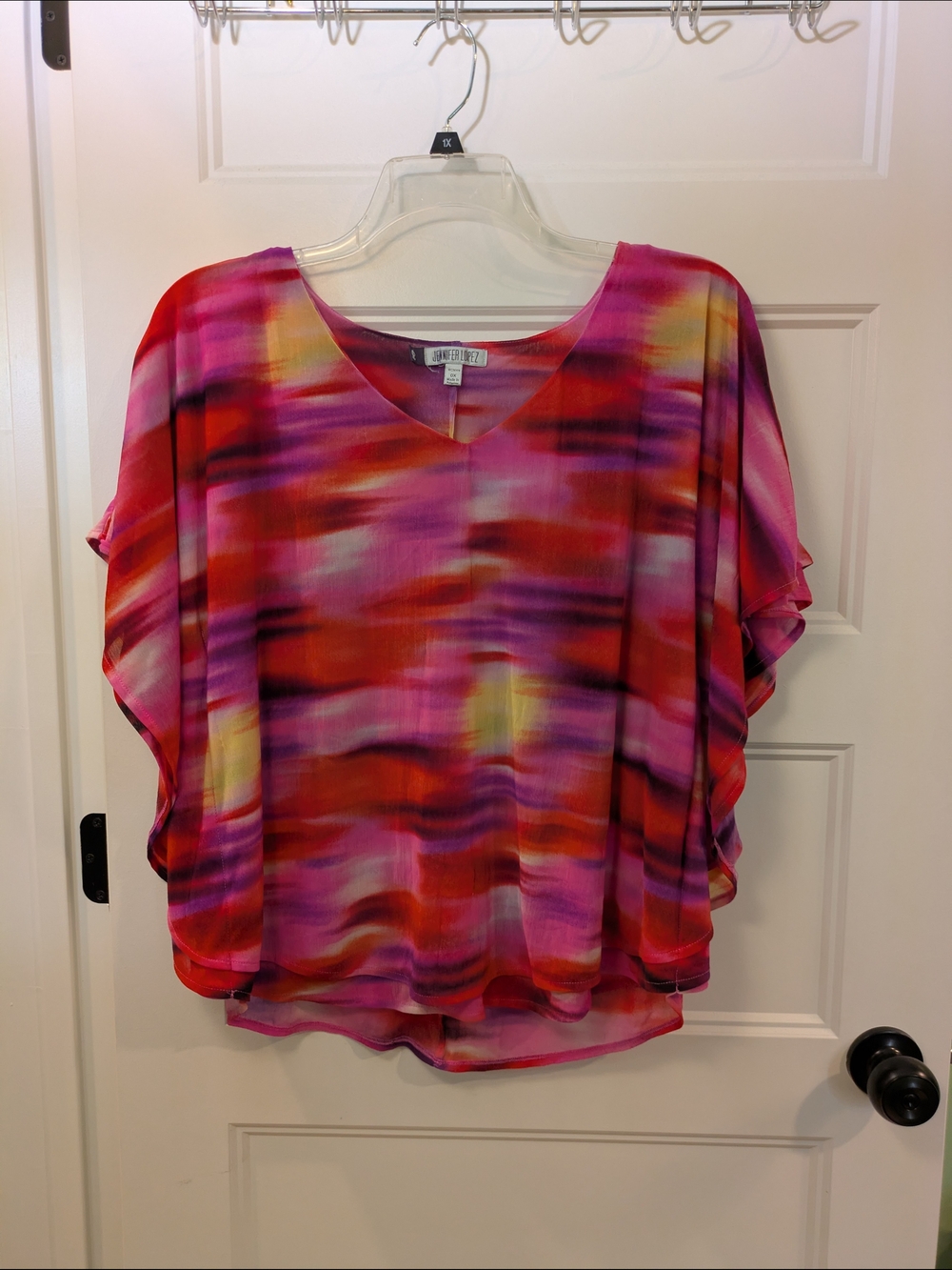 🔴 3/$15 Jennifer Lopez Pink Red Abstract V-Neck Flutter Sleeve Blouse